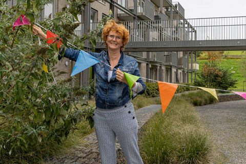 Karin zet zich in voor een schone én sociale leefomgeving