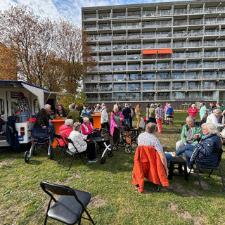 Sfeerbeeld van de heemtuin bij de Johannes Huslaan in Hilversum